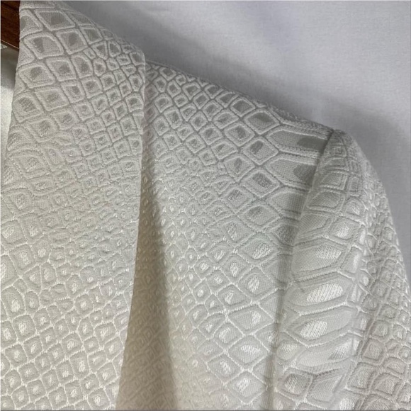 Elegant White Women's Blazer - Picture 2 of 3